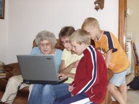 Bij tante Betty - foto's kijken