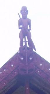 standbeeld op de Maori-poort