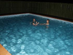 Rotorua - 's avonds in het zwembad