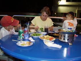 Singapore - met stokjes eten