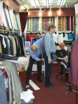 Singapore - Jules bij tailor Ali John, de kleermaker